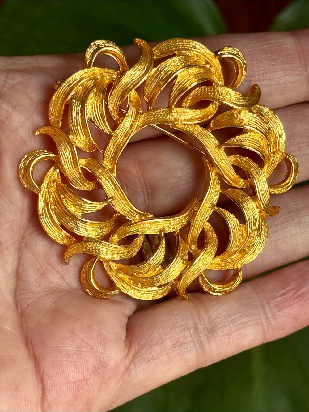 Gold-Tone Floral Swirl Wreath Brooch - Women Vintage Jewelry